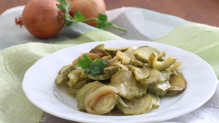 courgettes aux oignons sautées