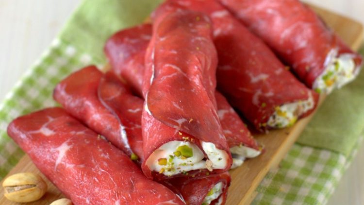 rouleaux de bresaola aux pistaches