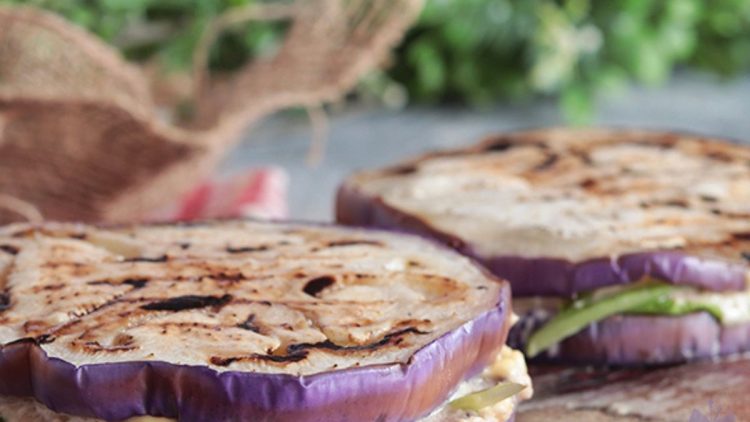 sandwichs d’aubergines à la sauce au thon