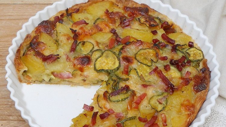 tarte aux pommes de terre, courgettes et lardons