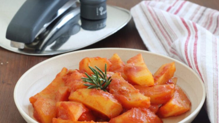 pommes de terre sauce tomate à la cocotte-minute