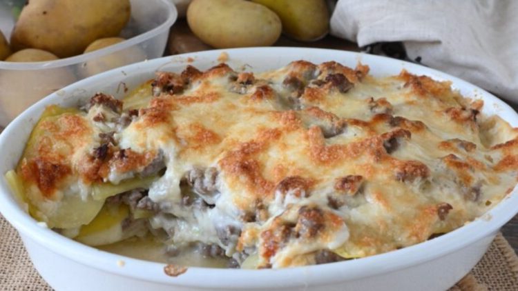 gratin de pommes de terre et viande hachée au four