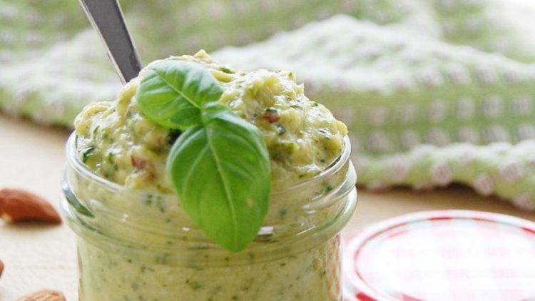 pesto de courgettes au basilic