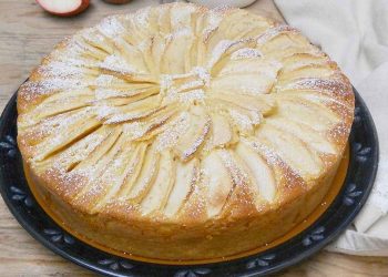 Gâteau aux pommes de grand-mère