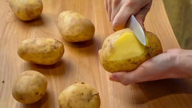 Beaucoup font bouillir les pommes de terre dans l'eau. Il existe pourtant une bien meilleure façon